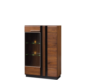 PORTI dub antický 15, vitrína